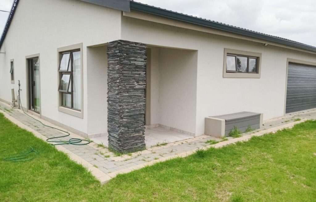 Secure estate living in Ellaton